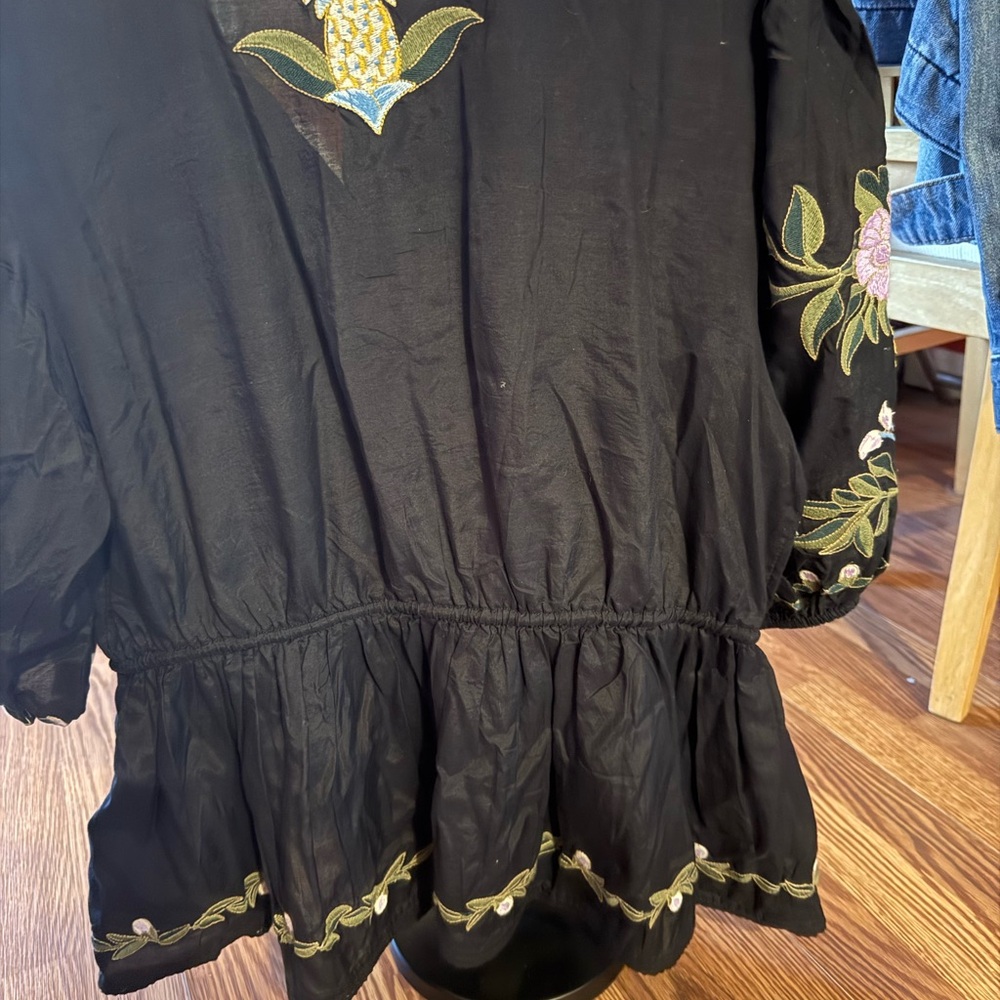 Farm Rio Women’s Black Embroidered Peplum Button-Up Ties at waist - Picture 6 of 7
